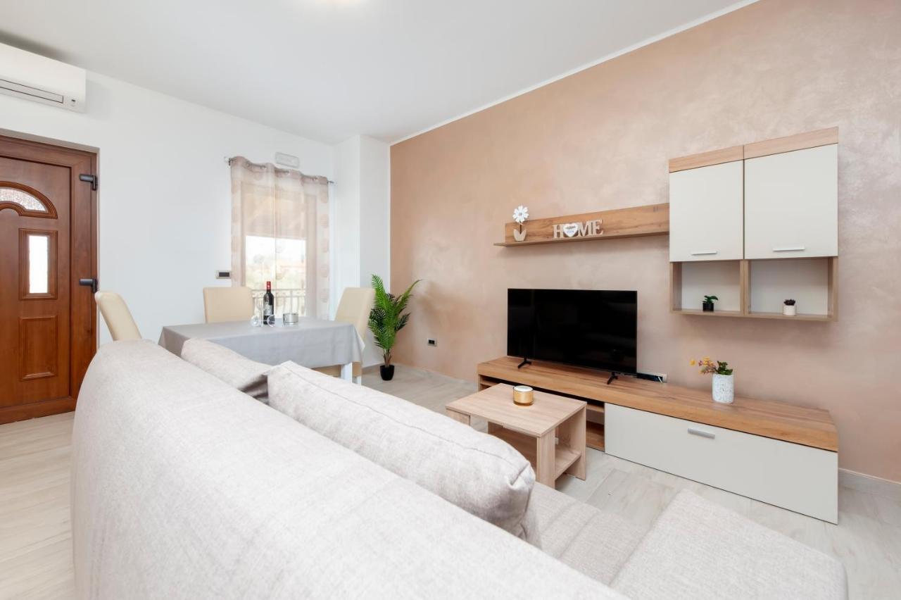 Comfort Apartments Karla Ровинь Экстерьер фото
