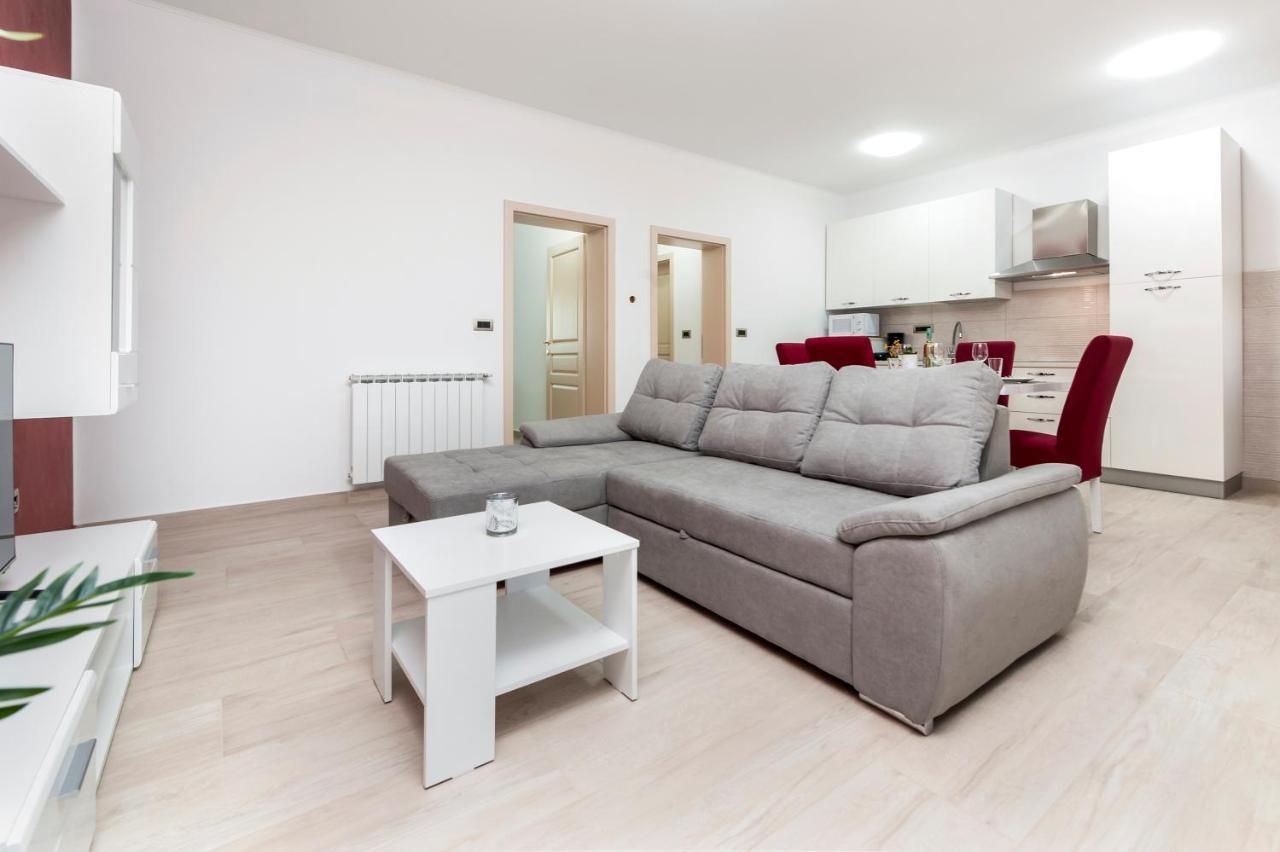 Comfort Apartments Karla Ровинь Экстерьер фото